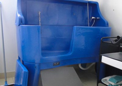 Salon de toilettage Saint Marcel , baignoire pour le bain libre service
